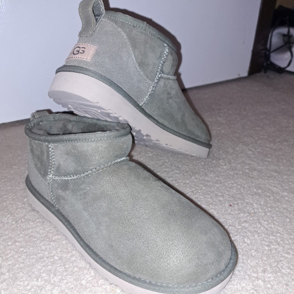 UGG Micro Minis size 9